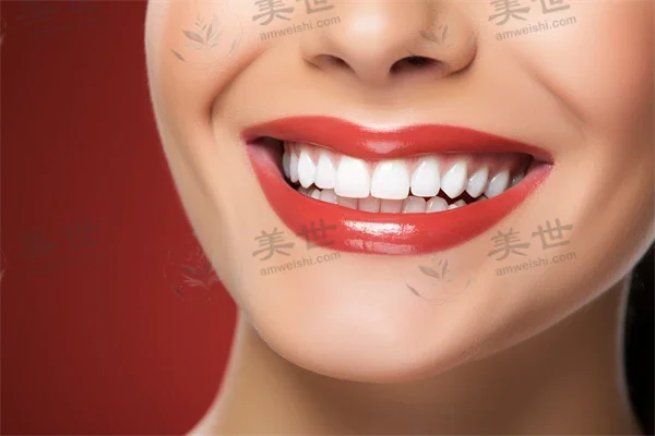 活动义齿是否容易脱落？探讨其原因与解决方案