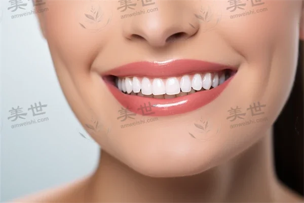 种植牙带牙冠的过程是否会感到疼痛？了解种植牙的相关知识与注意事项