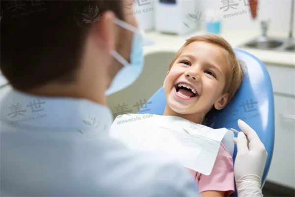 北京瑞冠口腔门诊部(冠庭中心店)牙齿美白服务现价800元起，现推出优惠价仅需600元起。别错过这个机会，重拾洁白笑容，享受超值优惠价目表！