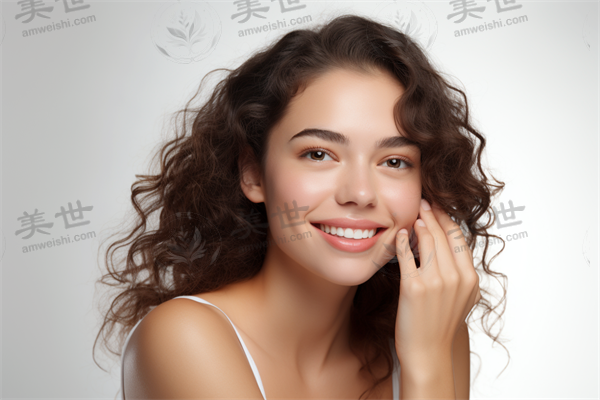 如何有效去除脸上的缝针疤痕？有哪些推荐的方法和产品？