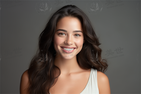 广州求美医学美容医院鼻部综合整形价格详解：原价8000元起，现在限时优惠仅需6800元起，助您实现理想鼻型，尽在求美！