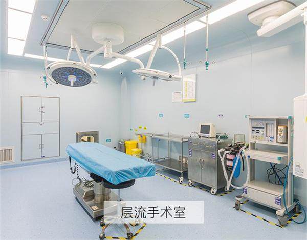 三、专精医师团队：为美眼保驾护航