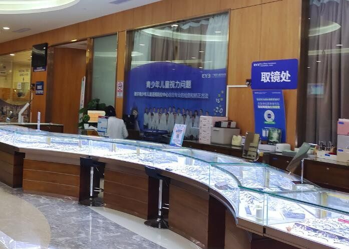 广州爱尔眼科医院李怒辉会不会亲自做手术？这份2026最新医生资质解析告诉你答案