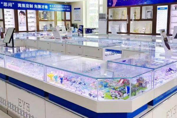 贾雪坐诊延吉爱尔眼科医院的出诊时间：4月4日-10日暂停，角膜眼表专科医生