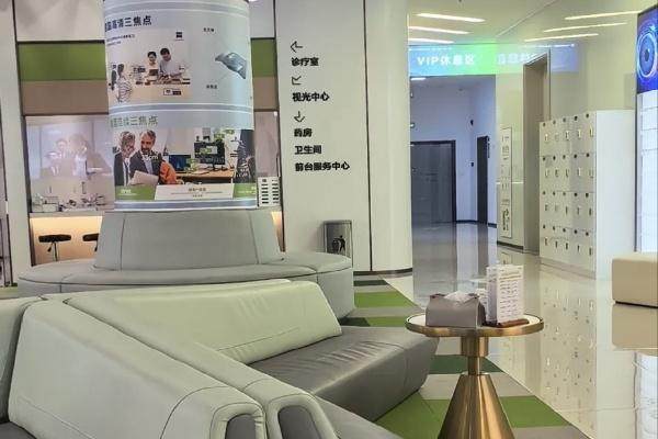 被眼镜困扰的近视人群看过来！杭州飞秒秒眼科术后一月视力达 1.5，服务医生获赞！ 