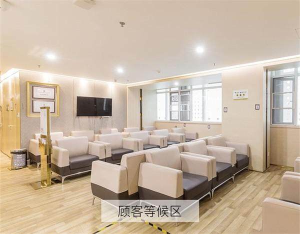 四川华美紫馨徐杨手术吸脂6800元起，瘦肩瘦富贵包轻松get直角肩