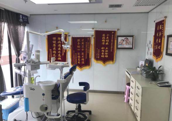 忻州恒伦口腔门诊部(慕山北路)崔平医生为患者开展专业自锁矫正，采用自锁托槽减少复诊次数与矫正时间，价格11636元起